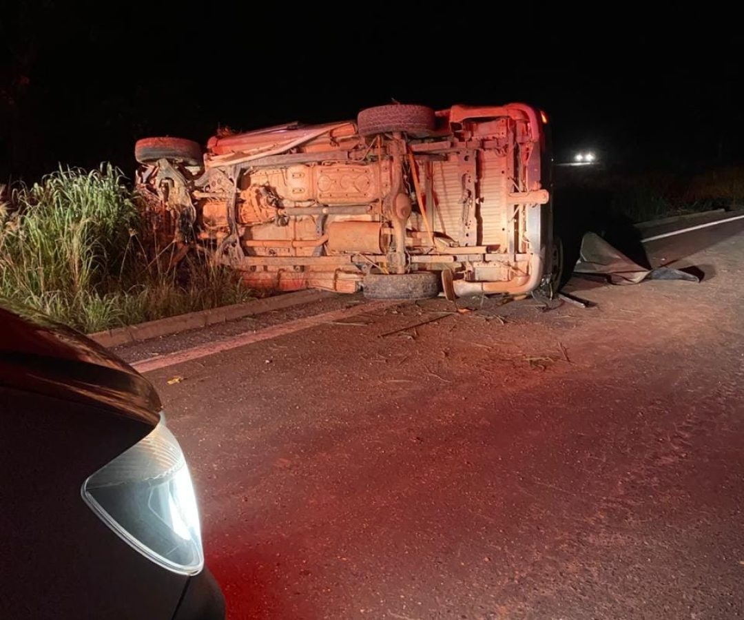 Capotamento na BR-080 deixa cinco feridos, incluindo uma criança