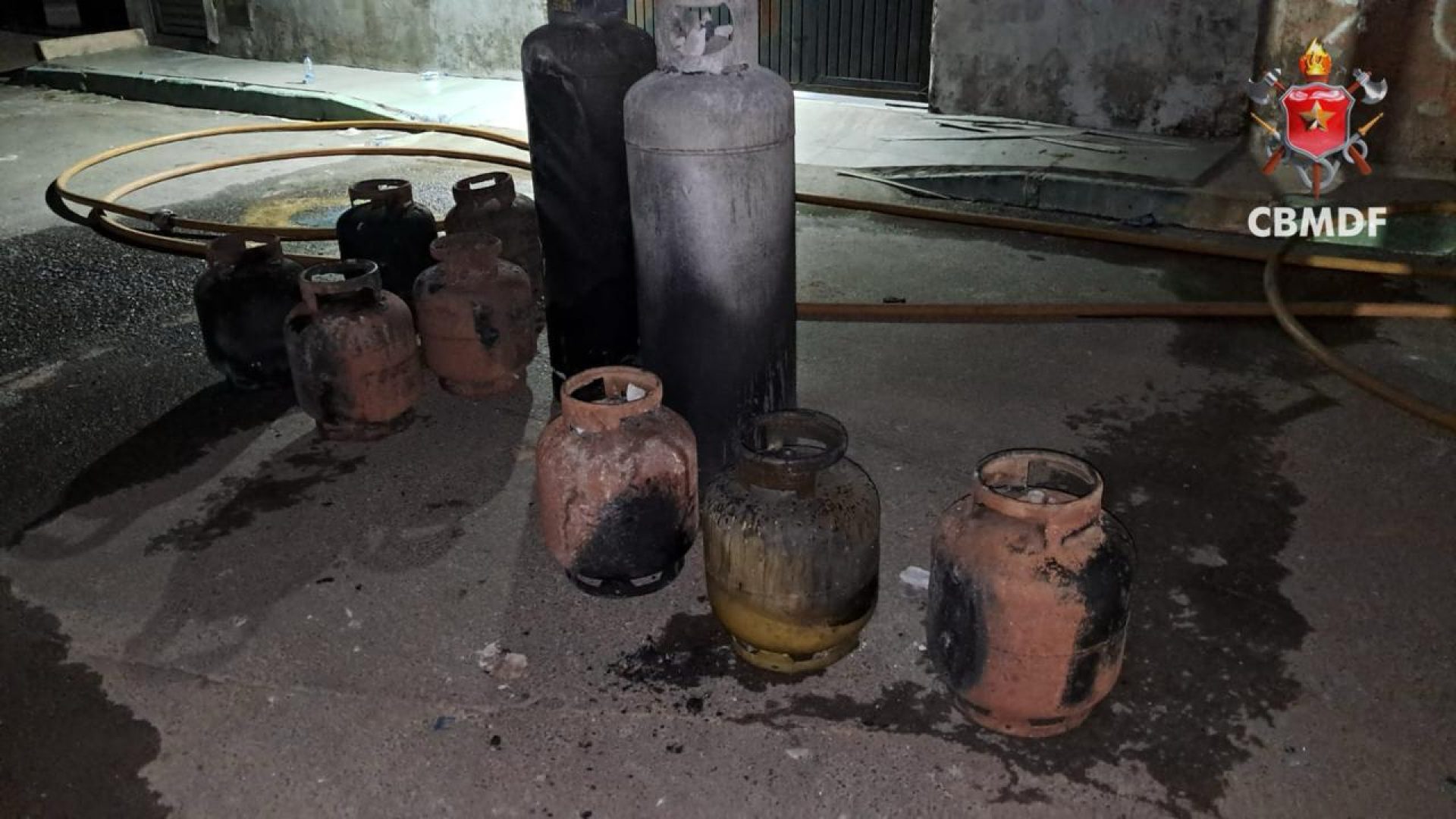 Explosão de botijões de gás em Ceilândia deixa feridos e mobiliza forças de emergência