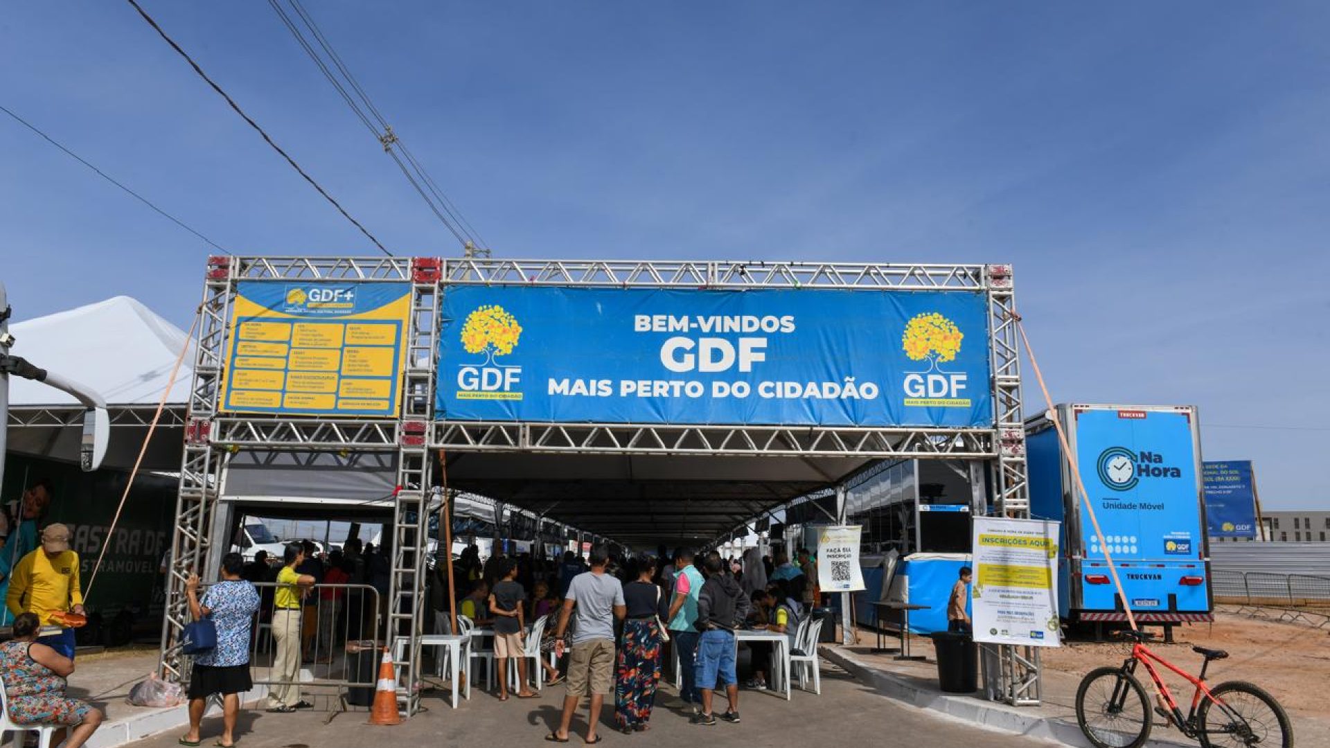 Mais de 6 mil pessoas participam de serviços gratuitos no GDF Mais Perto do Cidadão em Recanto das Emas