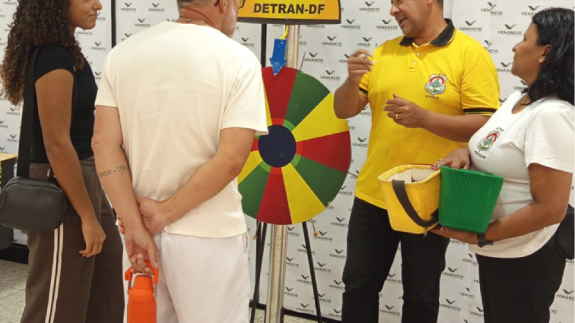 Detran-DF educa 2.540 pessoas sobre segurança no trânsito em ações de fim de semana