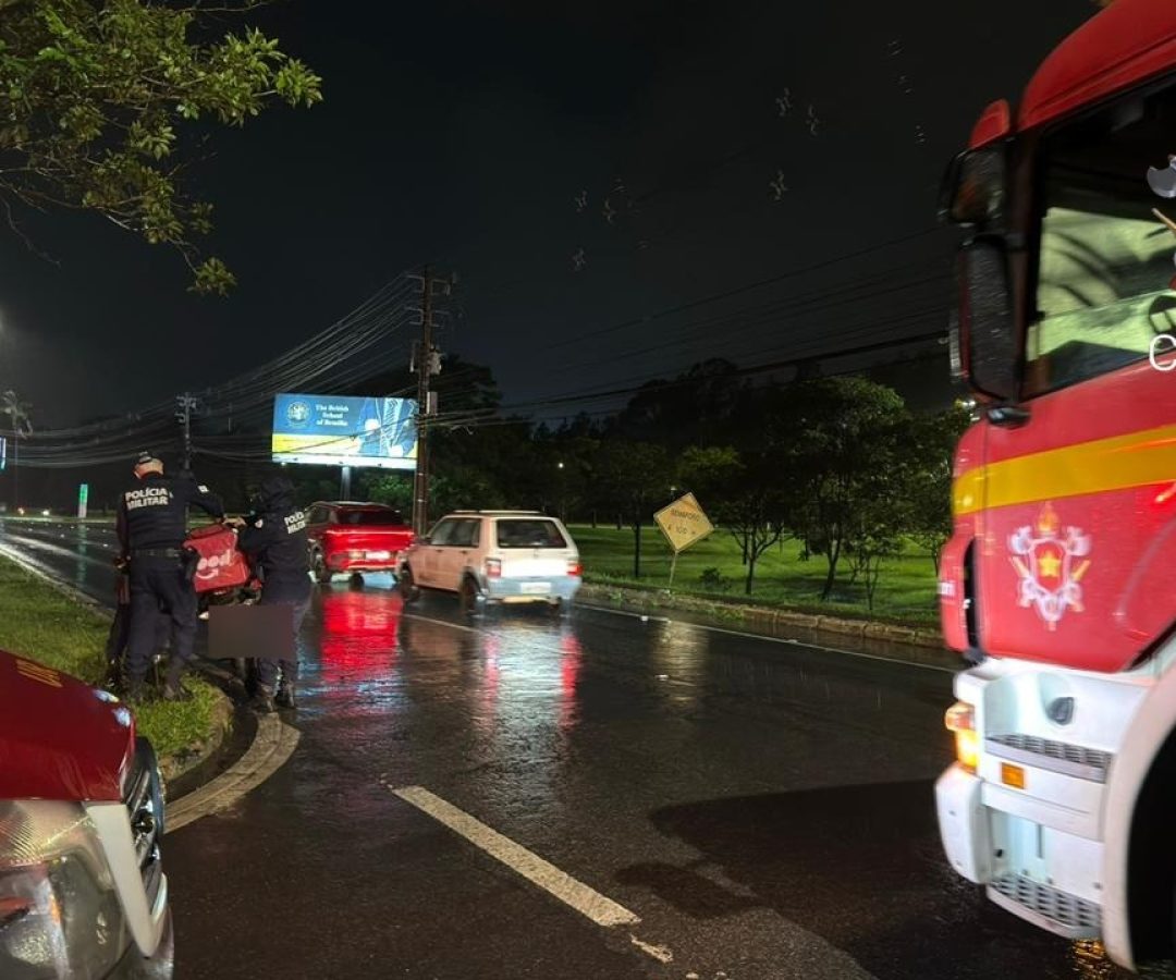Motociclista fica ferido em acidente na DF-025 e mobiliza bombeiros no Lago Sul