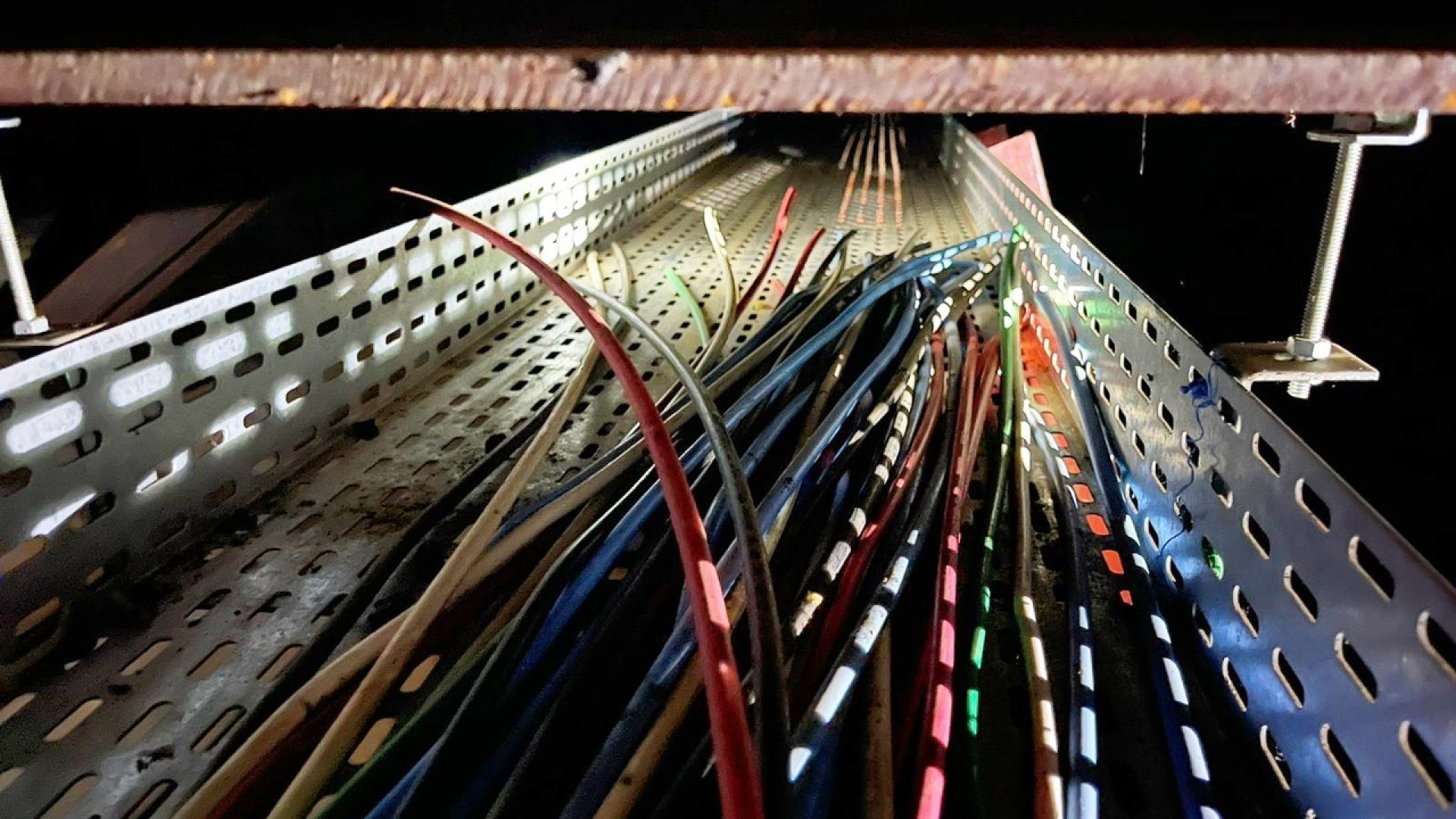 Furto de cabos elétricos e os transtornos causados aos moradores