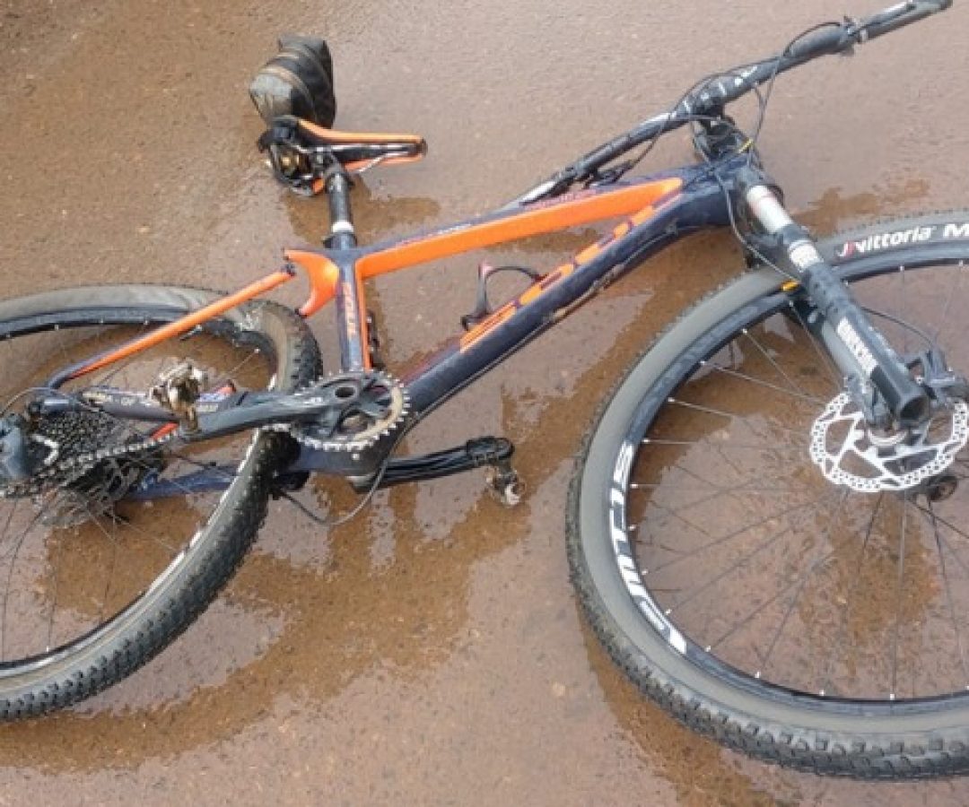 Ciclista morre após colisão com carro no Pistão Norte