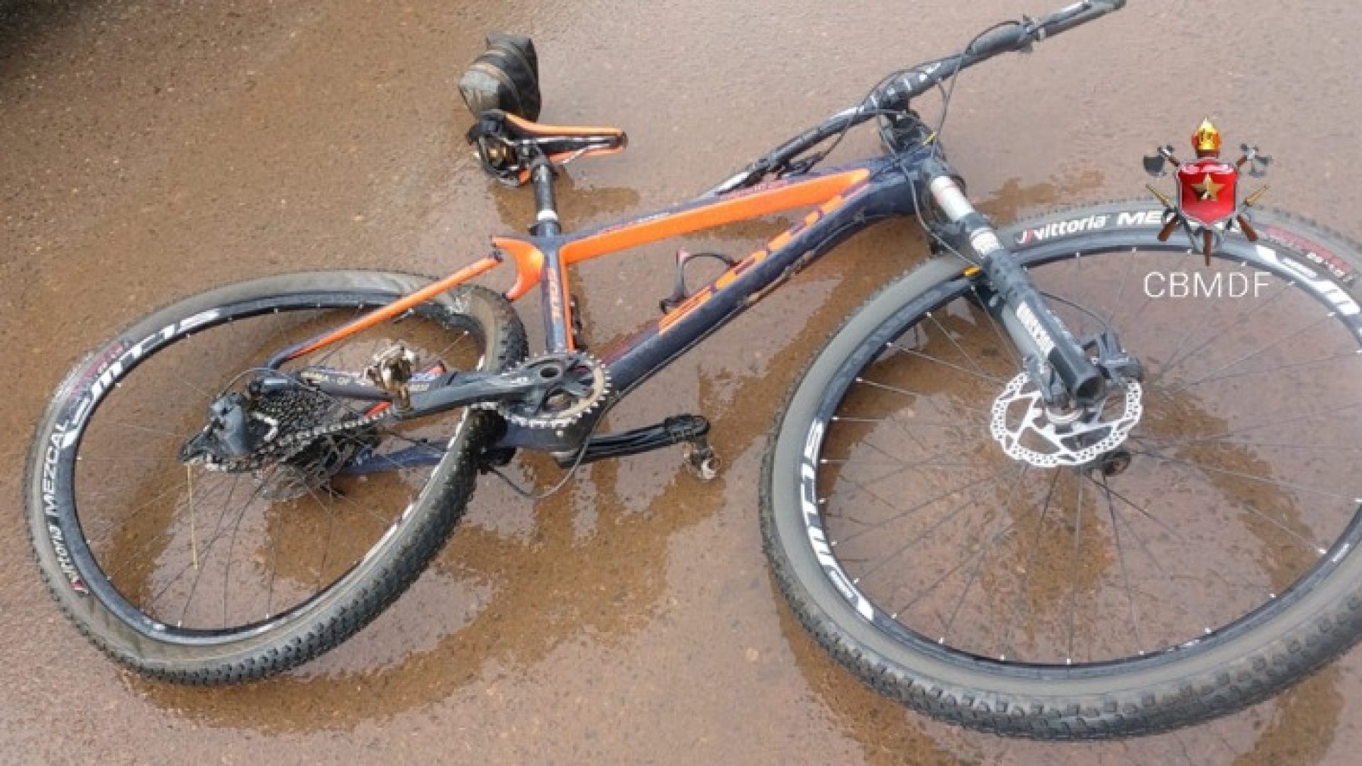 Ciclista morre após colisão com carro no Pistão Norte