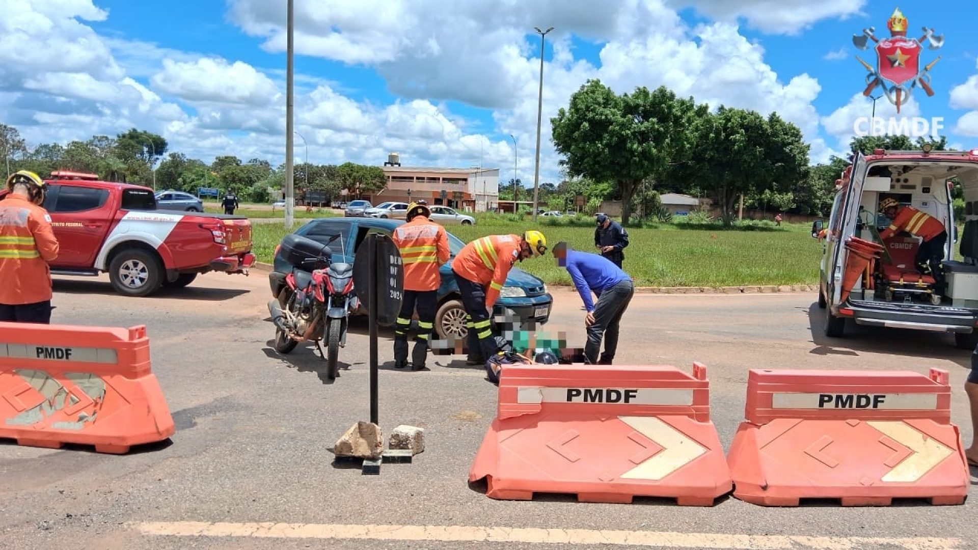 Motociclista é socorrido após colisão com carro em Planaltina