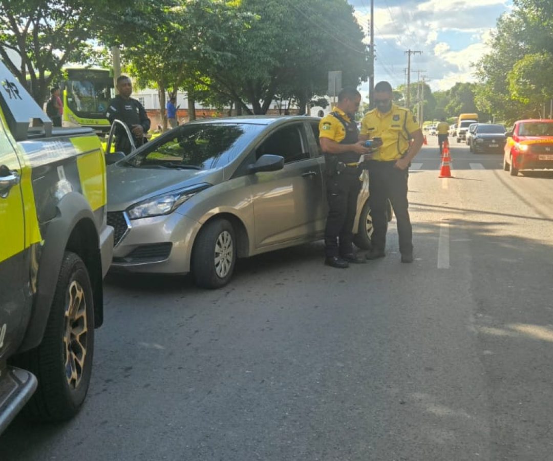 Detran-DF autua motoristas por álcool ao volante em operação de Carnaval em Taguatinga