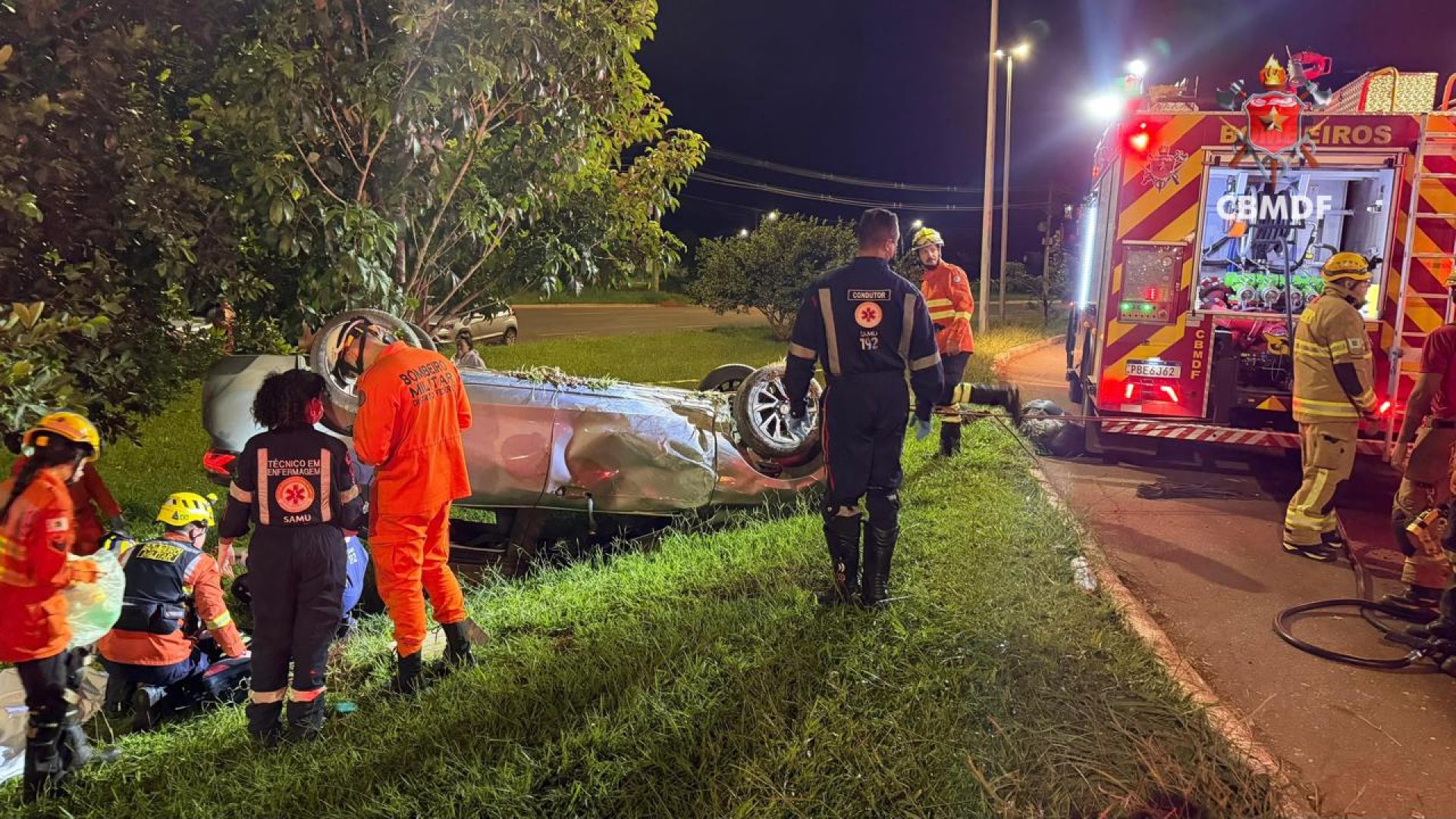 Mulher morre após capotamento de veículo em Samambaia