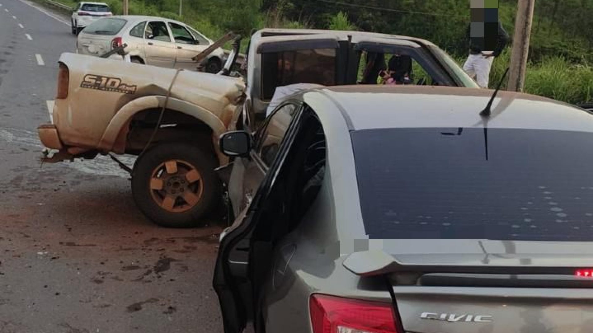 Acidente entre quatro veículos deixa feridos na DF-150, em Sobradinho