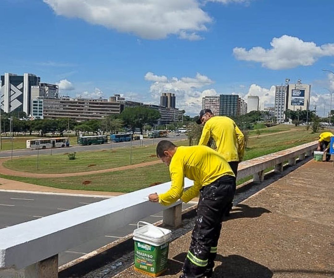 Governo do DF inicia pintura de viadutos para reforçar segurança viária