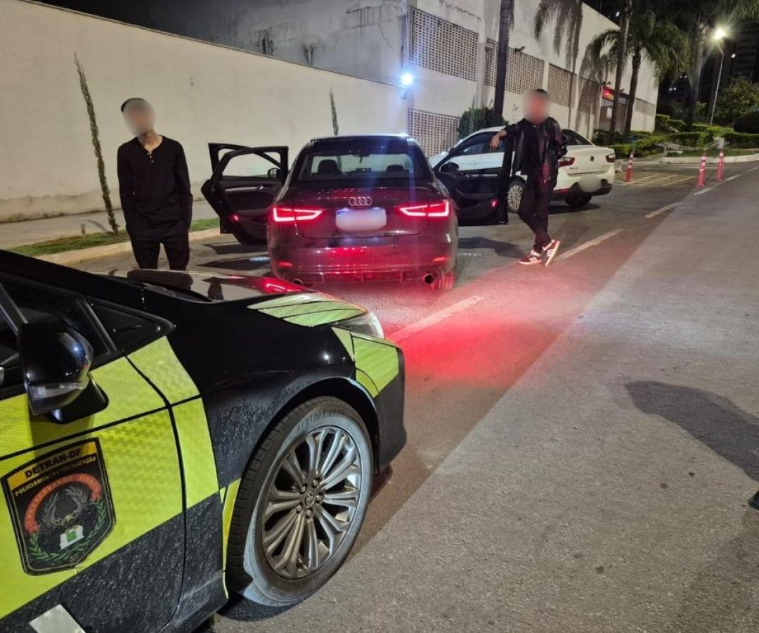 Detran-DF autua veículos com escapamento irregular em operação em Águas Claras