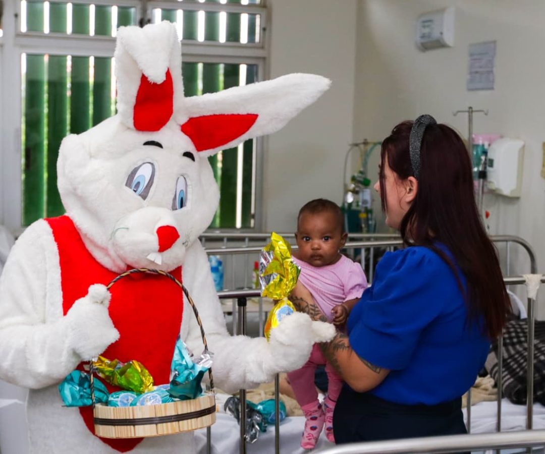 Páscoa traz alegria a crianças internadas em hospital de Santa Maria