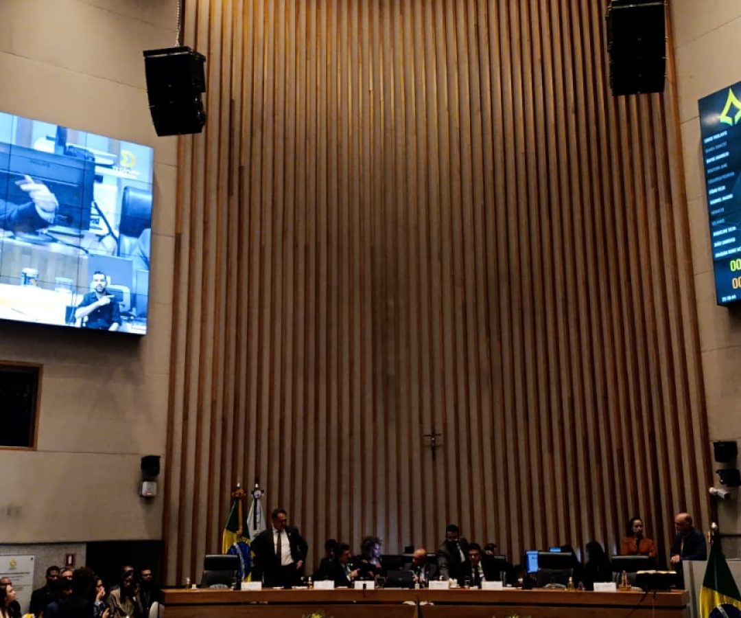 CLDF aprova projeto do Detran após espera de quatro horas
