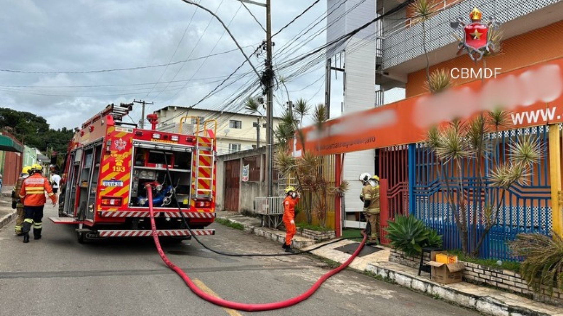 Incêndio atinge creche no Recanto das Emas
