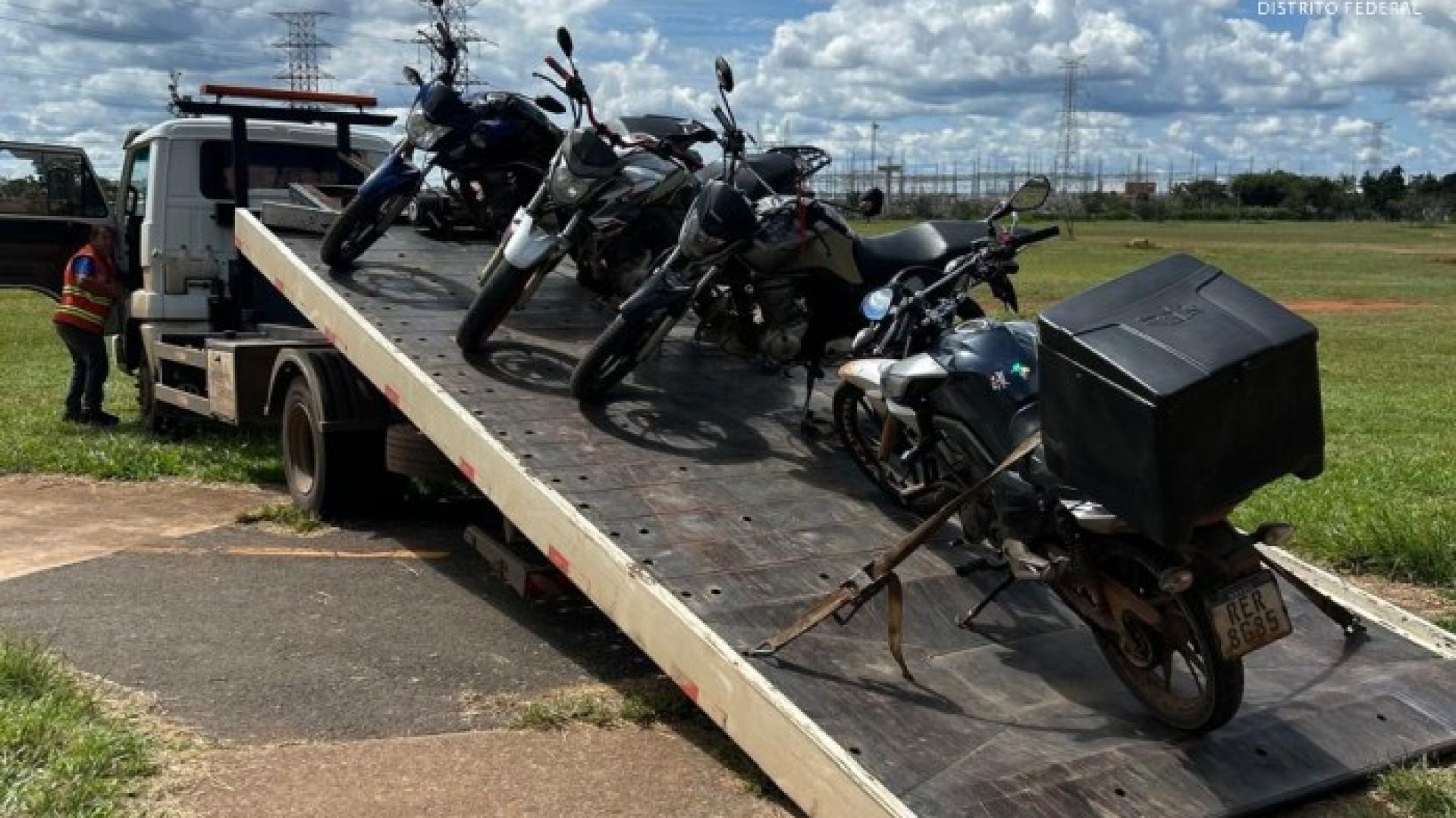 Quatro motos são apreendidas durante operação perto do metrô em Samambaia