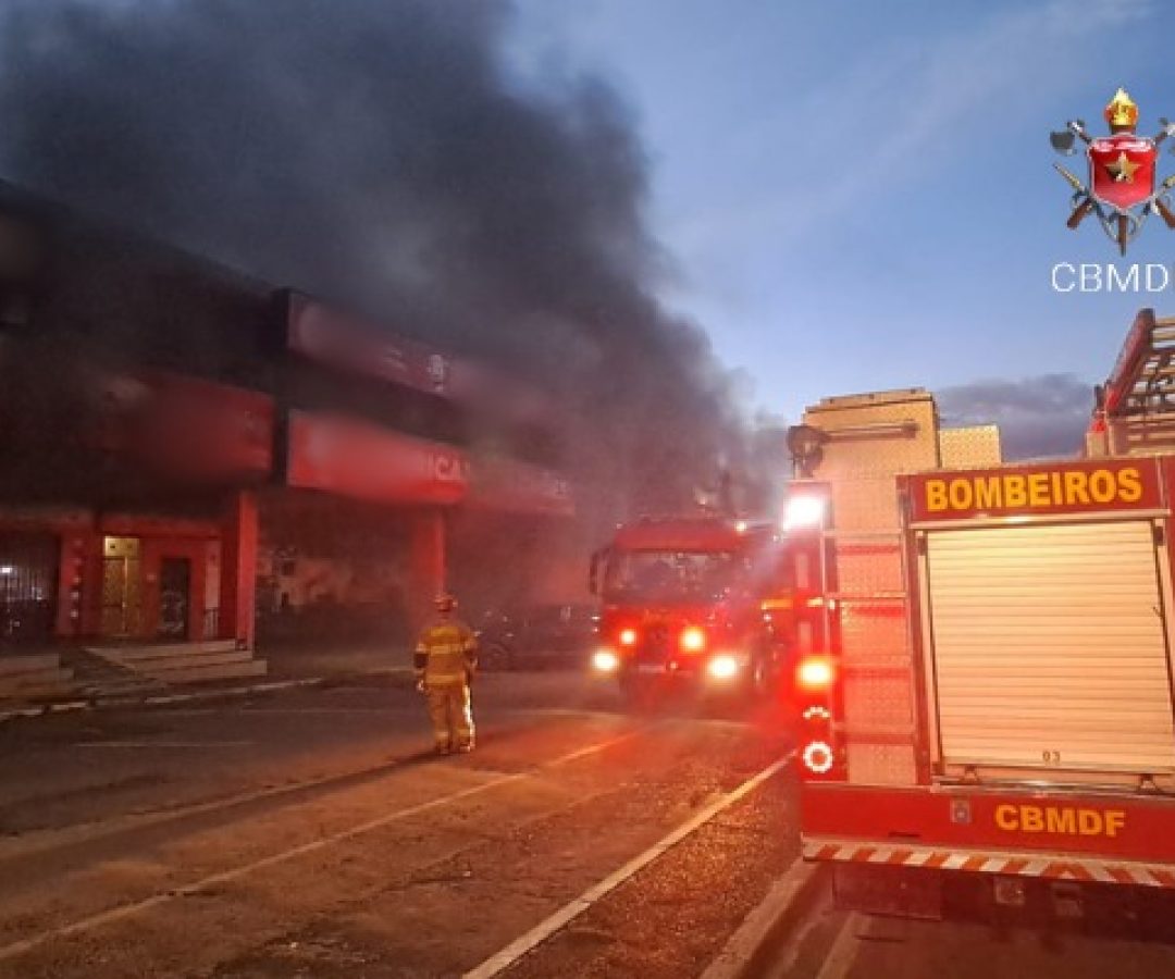 Incêndio atinge loja de eletrônicos na Asa Norte