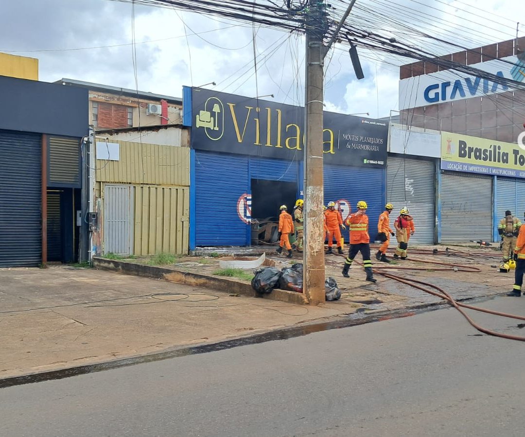 Incêndio atinge loja de móveis em Taguatinga Norte