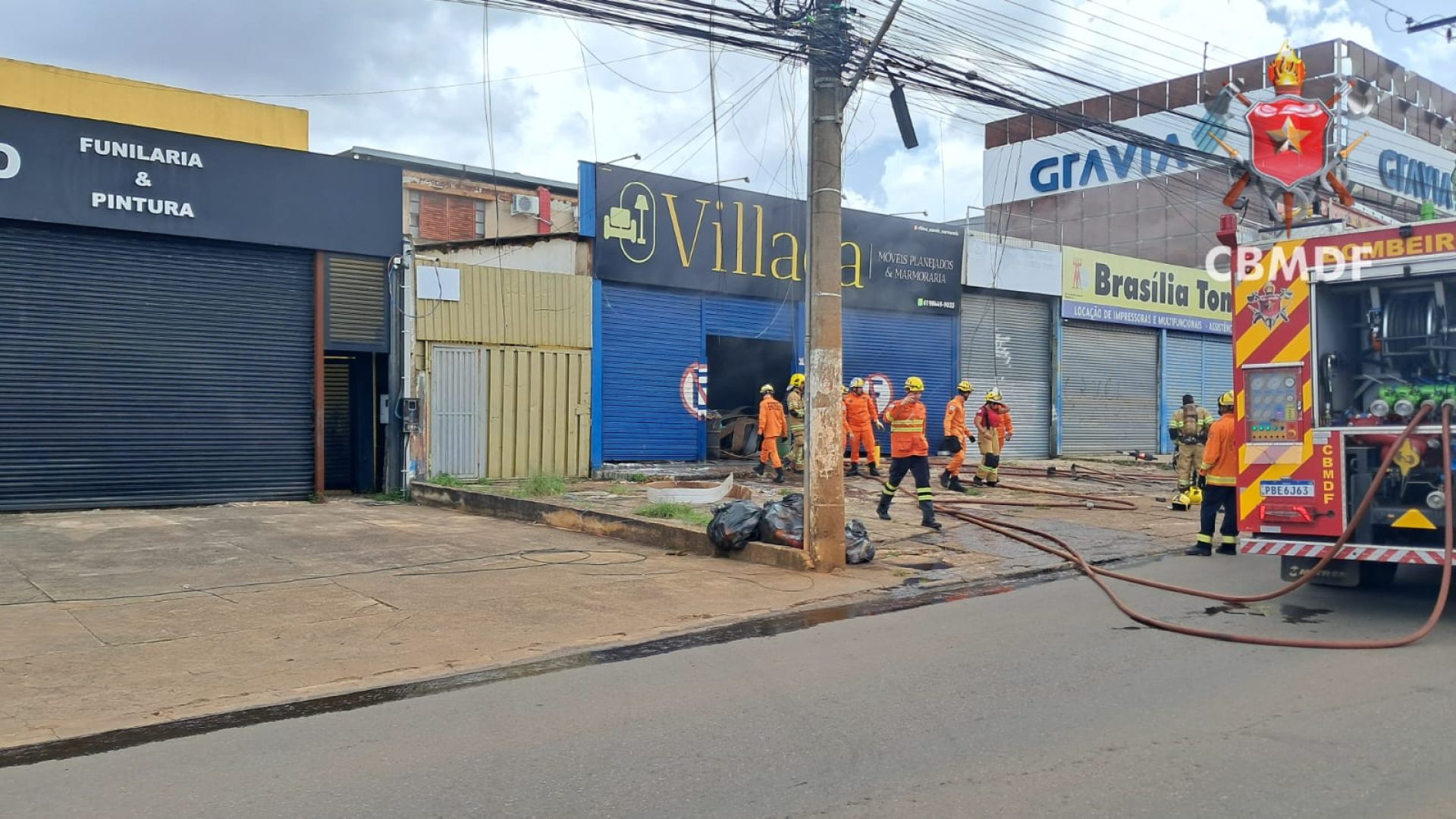 Incêndio atinge loja de móveis em Taguatinga Norte