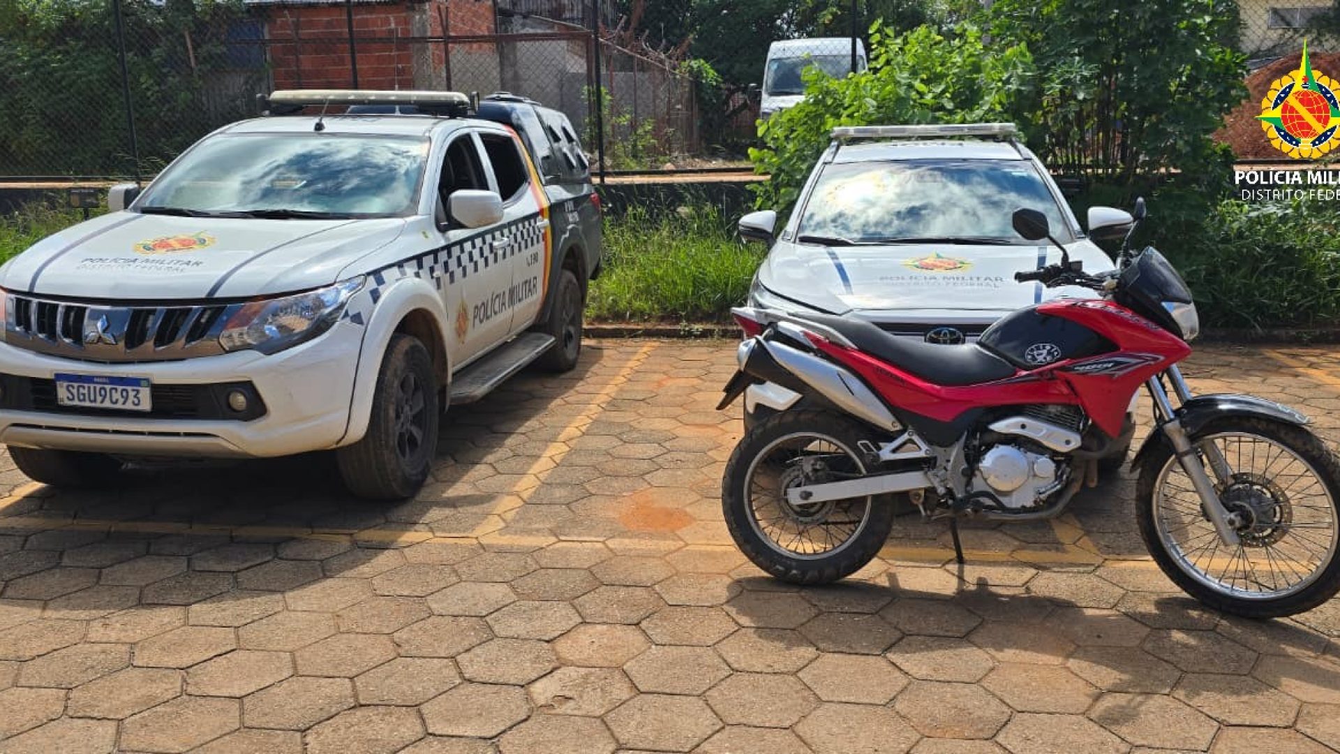 Motocicleta furtada é recuperada pela PM no Pôr do Sol