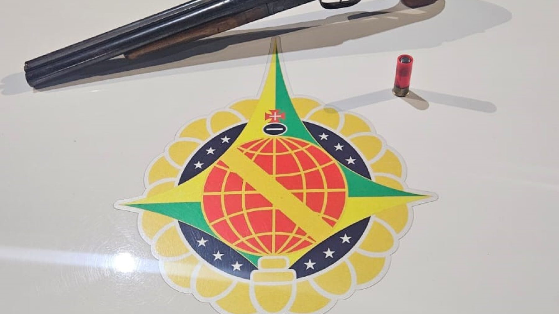 Dupla é presa por invasão de casas e porte ilegal de arma em Taguatinga