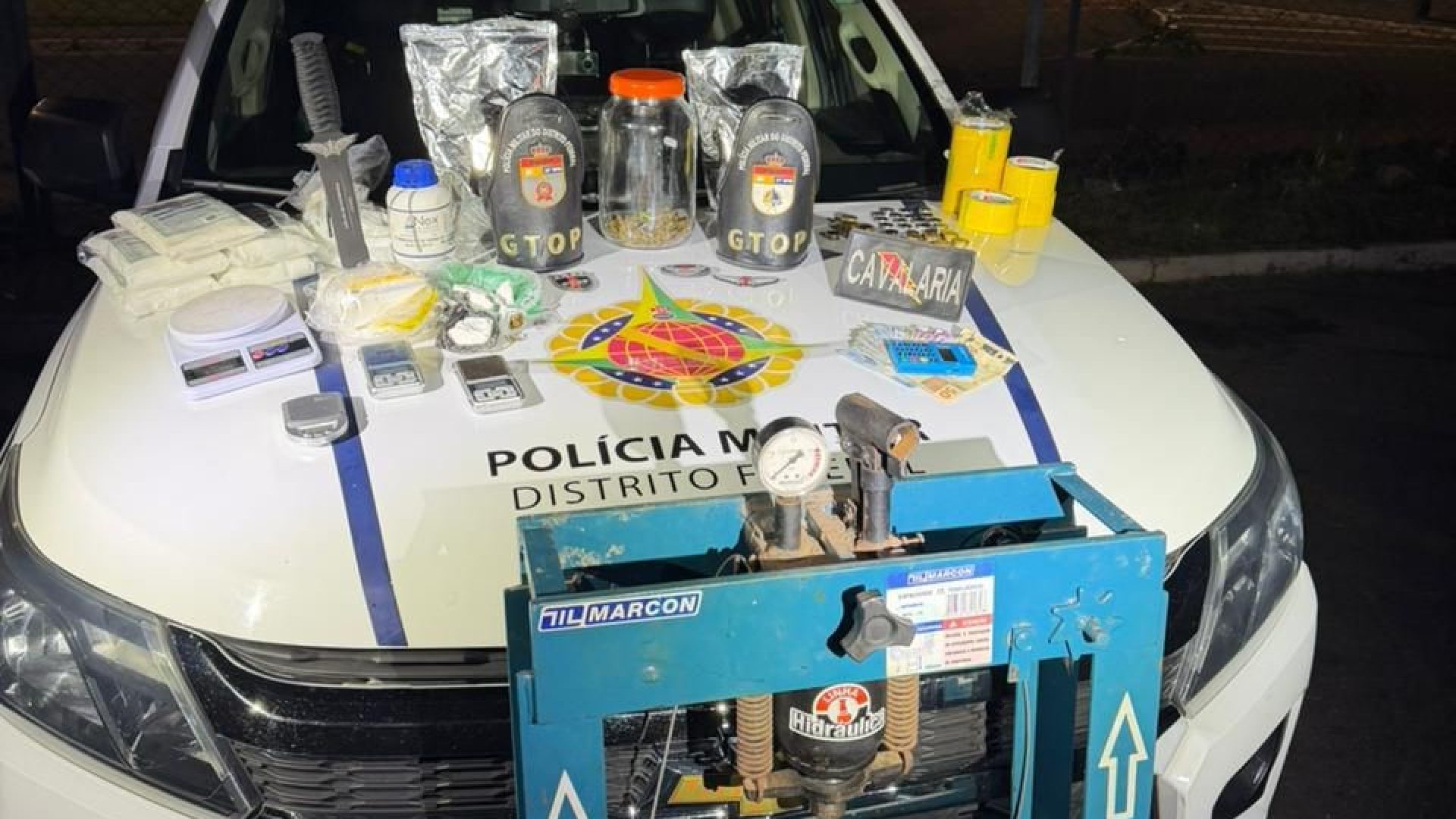 Dupla é detida com cocaína, maconha e estrutura de tráfico no DF