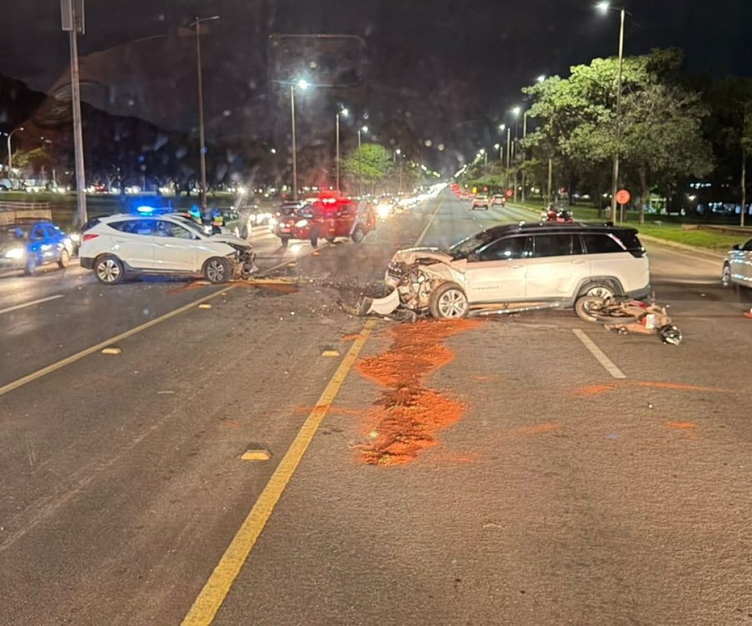 Batida frontal no Eixão atinge moto e deixa três feridos no Plano Piloto
