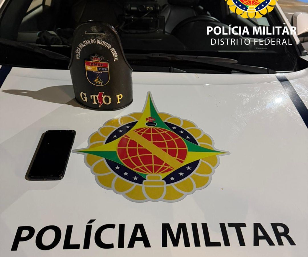 Dupla é detida por suspeita de receptação após compra de celular por R$ 30 no DF