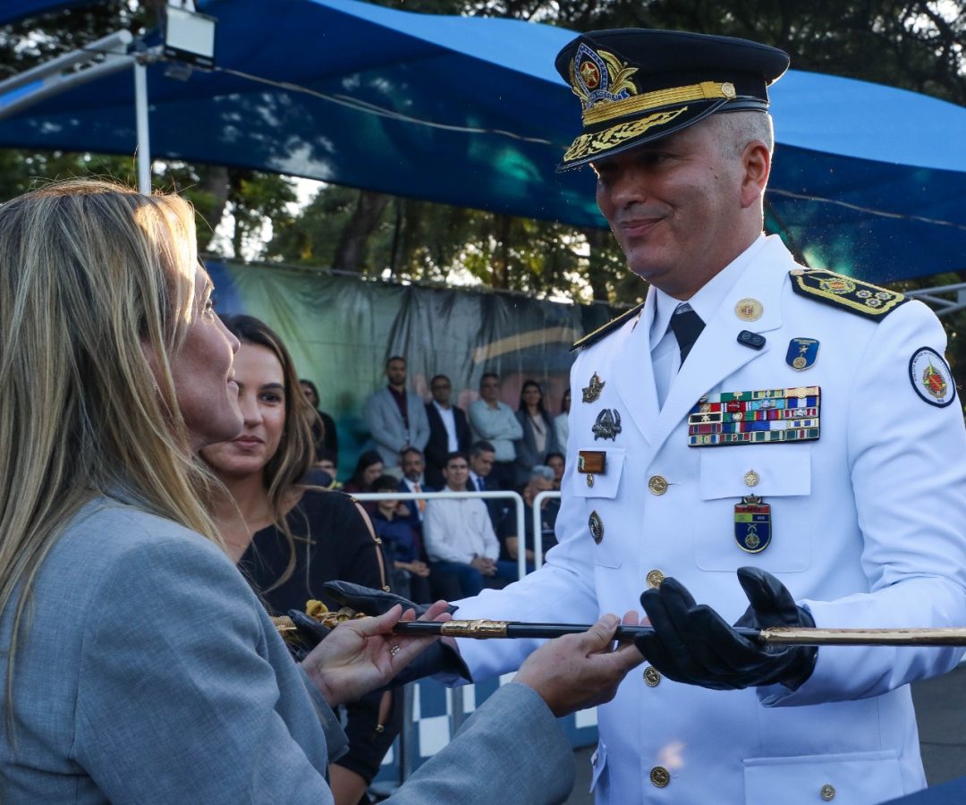 Coronel Rômulo Palhares assume comando da PMDF em solenidade com governadora