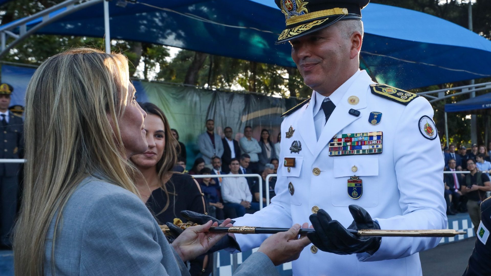 Coronel Rômulo Palhares assume comando da PMDF em solenidade com governadora