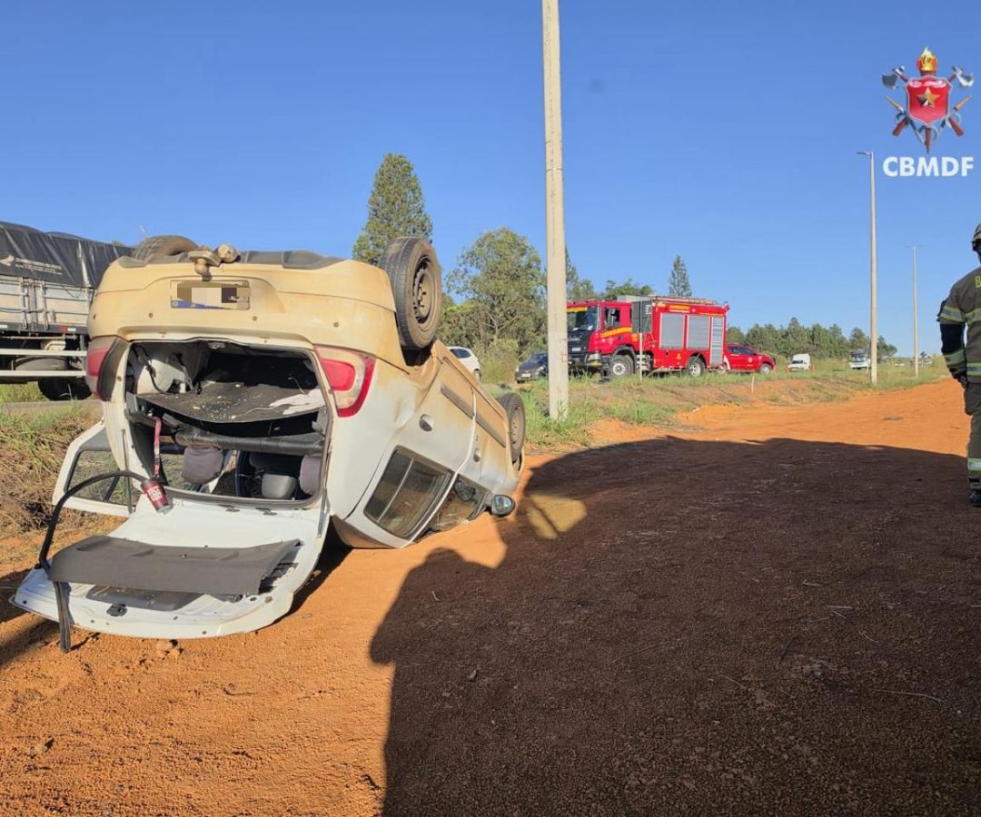 Motorista fica ferido após capotamento na DF-001