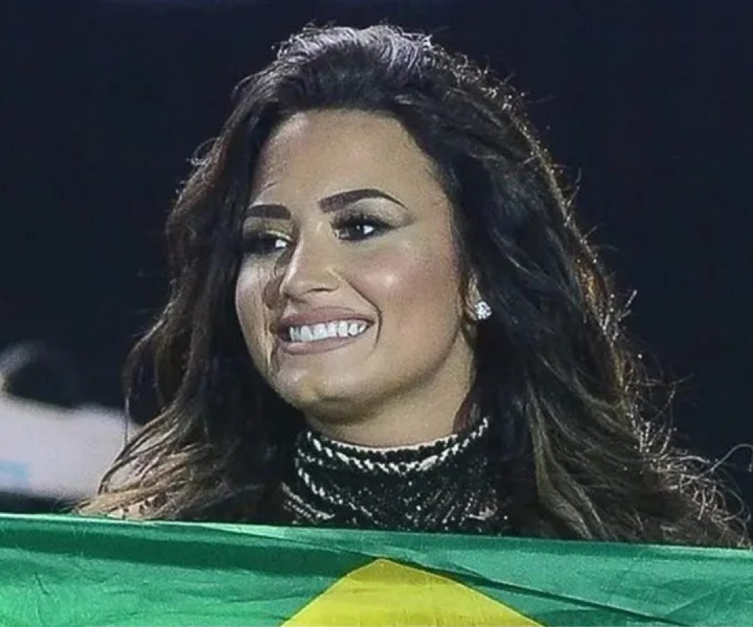 Demi Lovato publica álbum de fotos no Brasil e se declara: ‘Amo meus fãs. Amo brigadeiro’