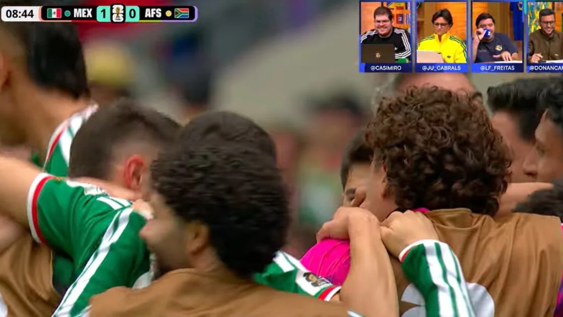 Em jogo de três expulsões, México estreia na Copa com vitória sobre a África do Sul