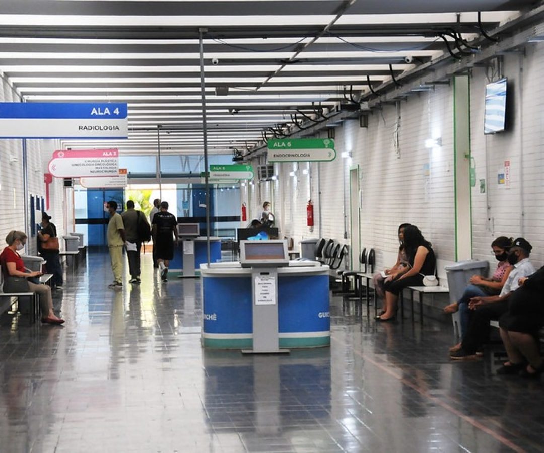 Edital abre cadastro reserva para recepcionistas na saúde