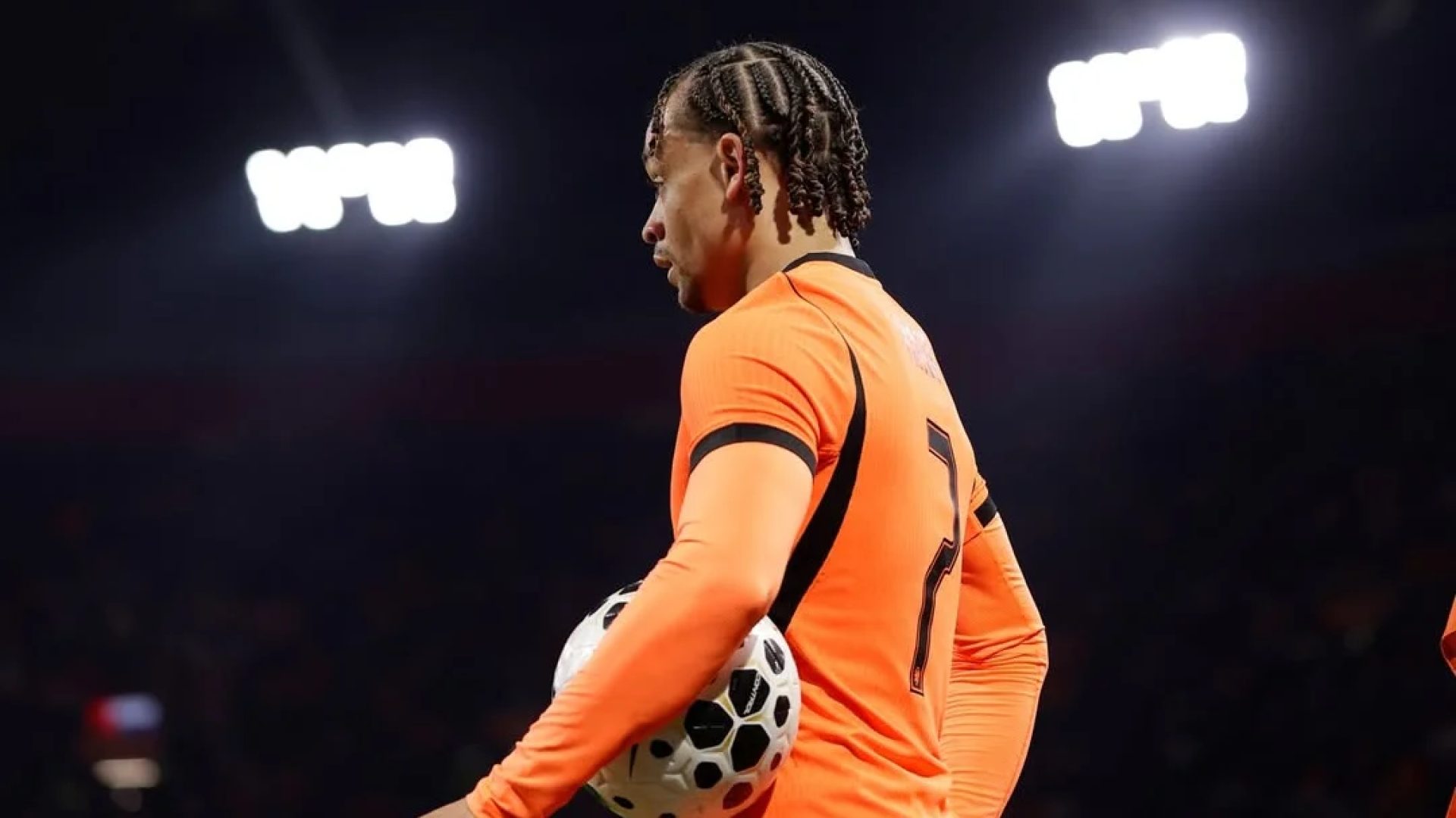 Destaque da Holanda, Xavi Simons sofre lesão grave e está fora da Copa do Mundo