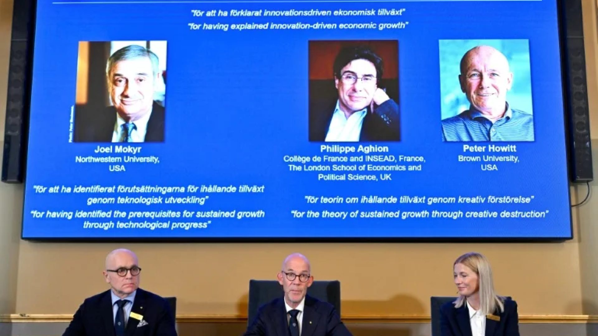 Membros da Academia Sueca de Ciências anunciam os ganhadores do prêmio Nobel de Economia