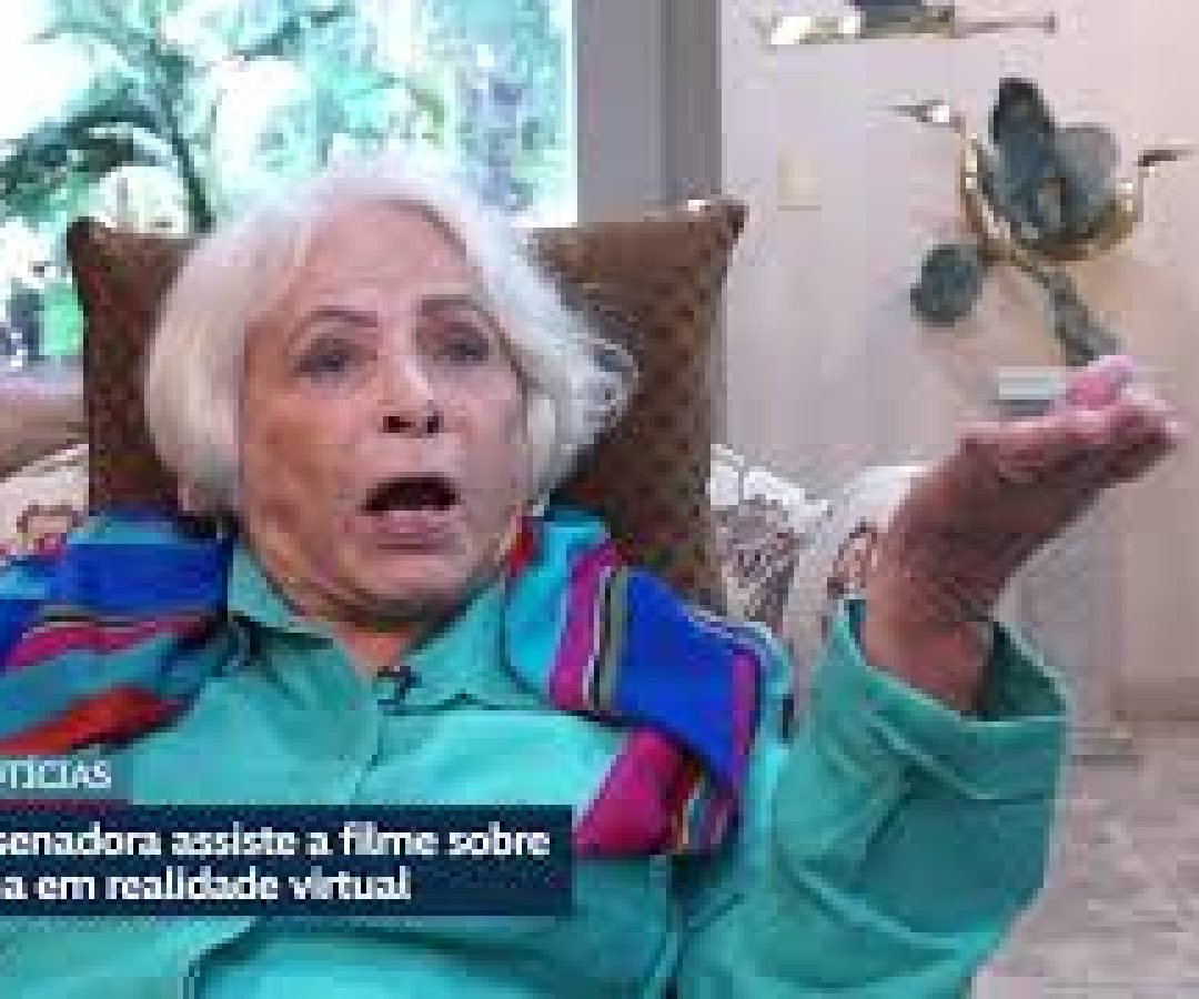 Primeira senadora do Brasil assiste filme sobre sua história em realidade virtual — Senado Notícias
