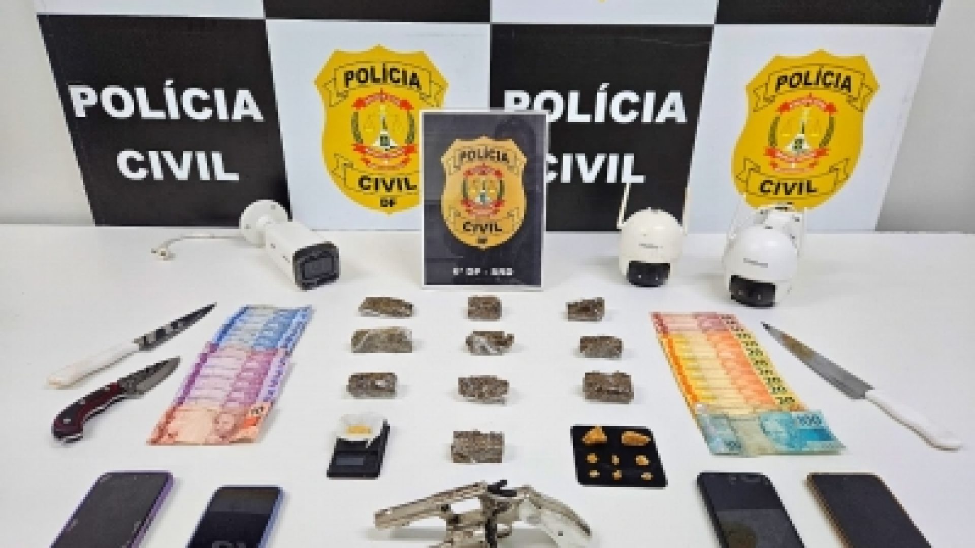 PCDF prende três por tráfico e apreende arma de fogo no Itapoã