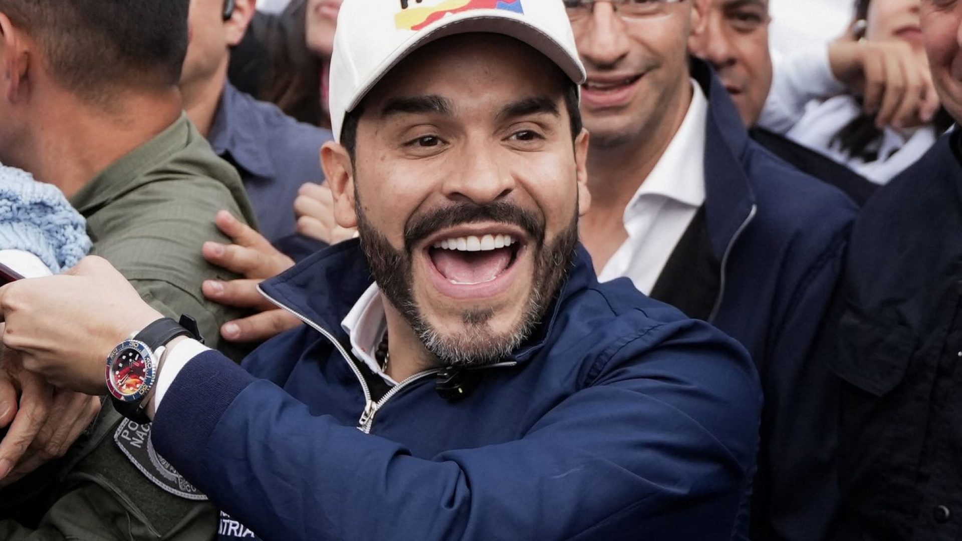 Candidato de direita La Espriella vence disputa acirrada na Colômbia