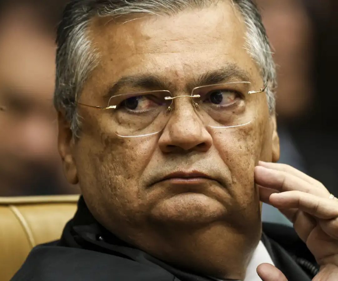 Dino diz ter sido ameaçado de morte por funcionária de companhia aérea