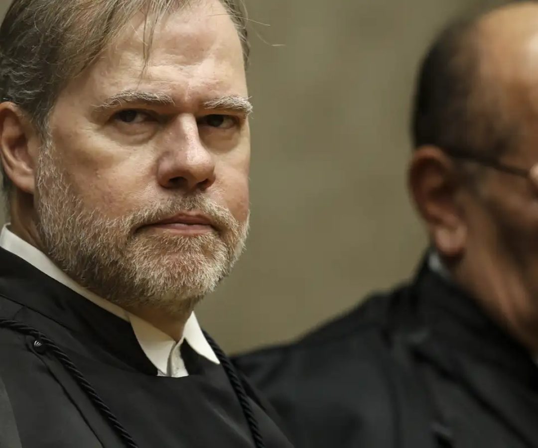 Banco Master: Toffoli pede que PF envie dados de celulares apreendidos