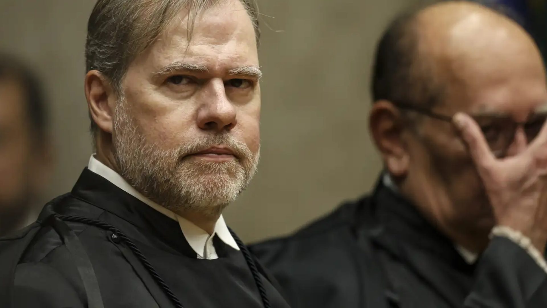 Banco Master: Toffoli pede que PF envie dados de celulares apreendidos