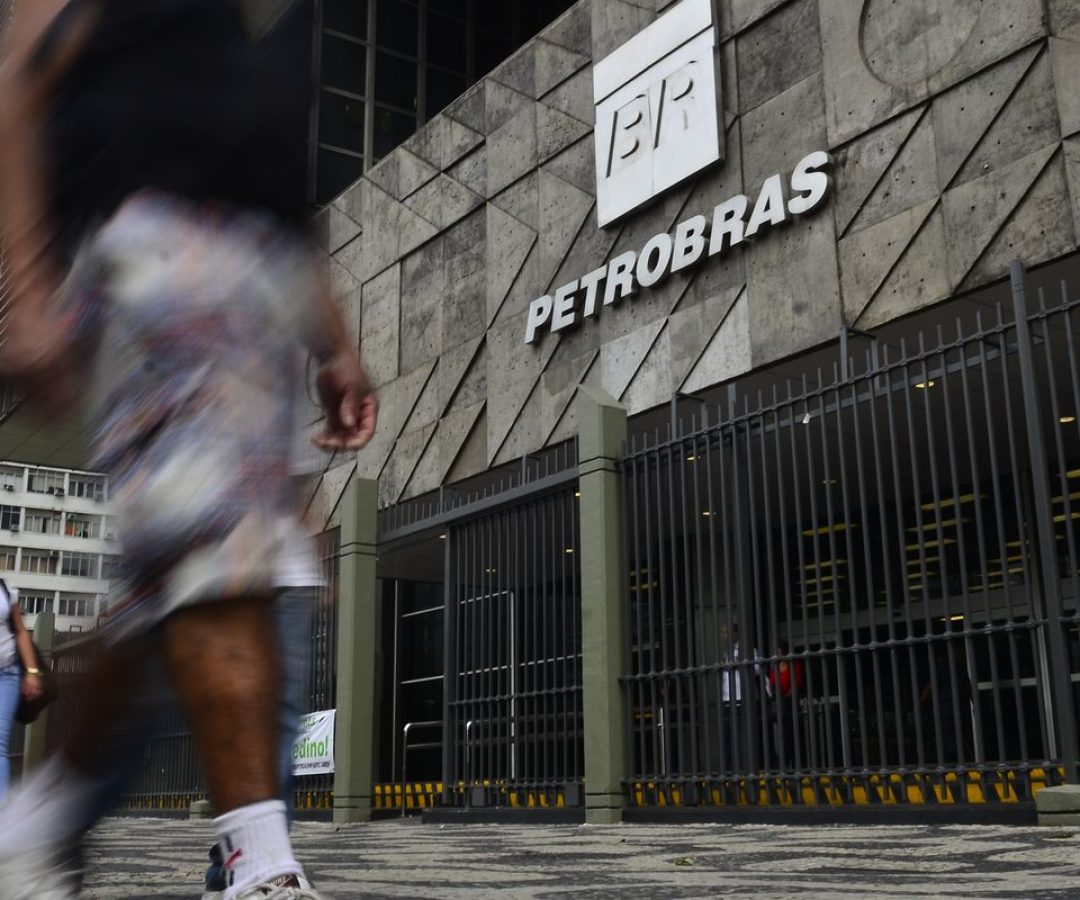 Petrobras diz entregar todo o combustível produzido nas refinarias