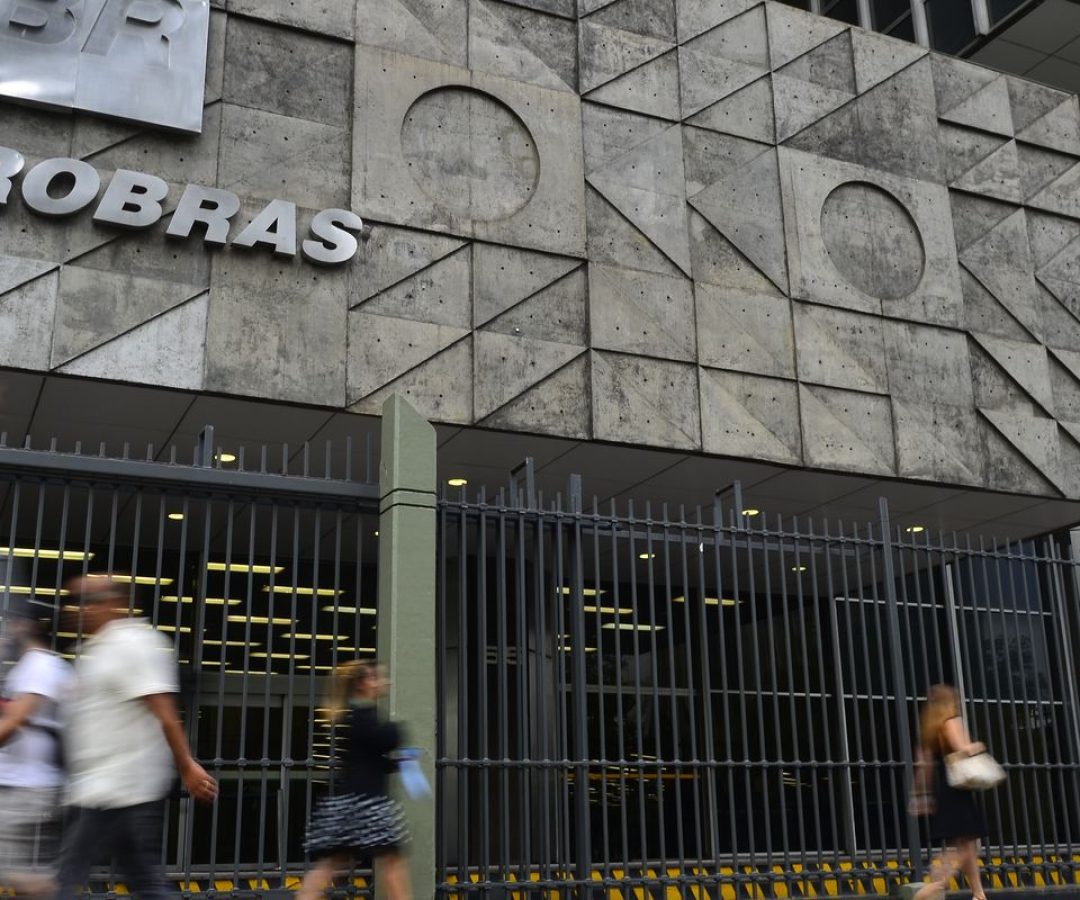 Petrobras destitui diretor de área que vendeu gás com 100% de ágio