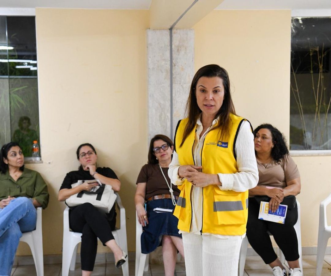 Programa Acolhe DF mobiliza mais de 100 moradores no Plano Piloto