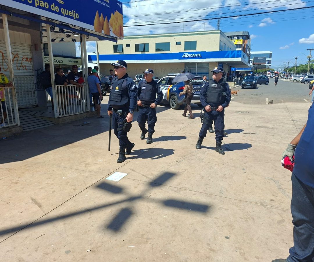 Operação combate comércio ilegal no centro de Ceilândia