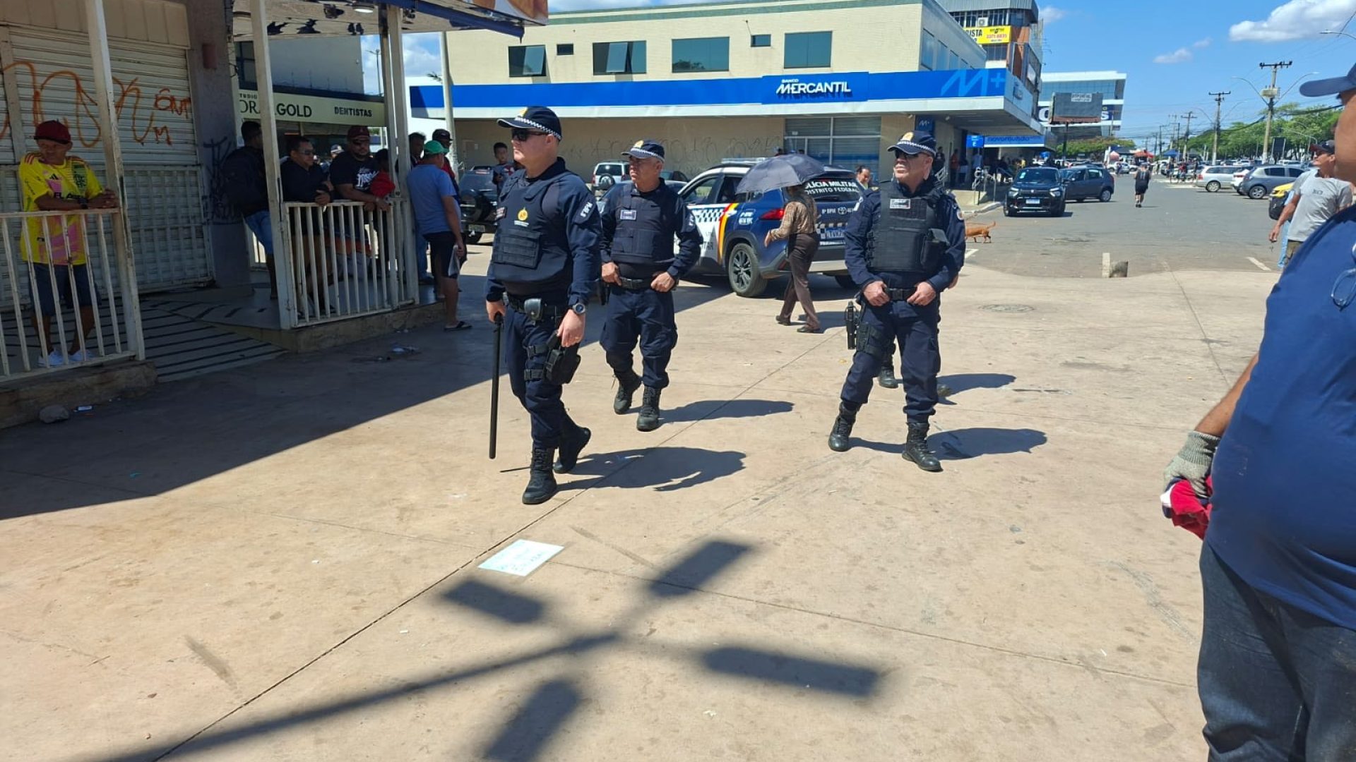 Operação combate comércio ilegal no centro de Ceilândia