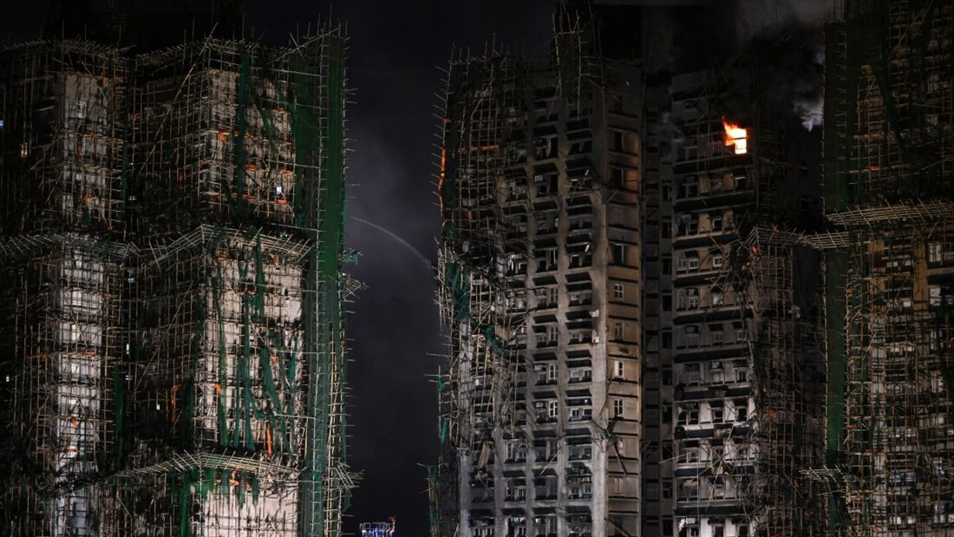 afp-20251127-86dl9y7-v3-midres-topshothongkongchinafire.jpg