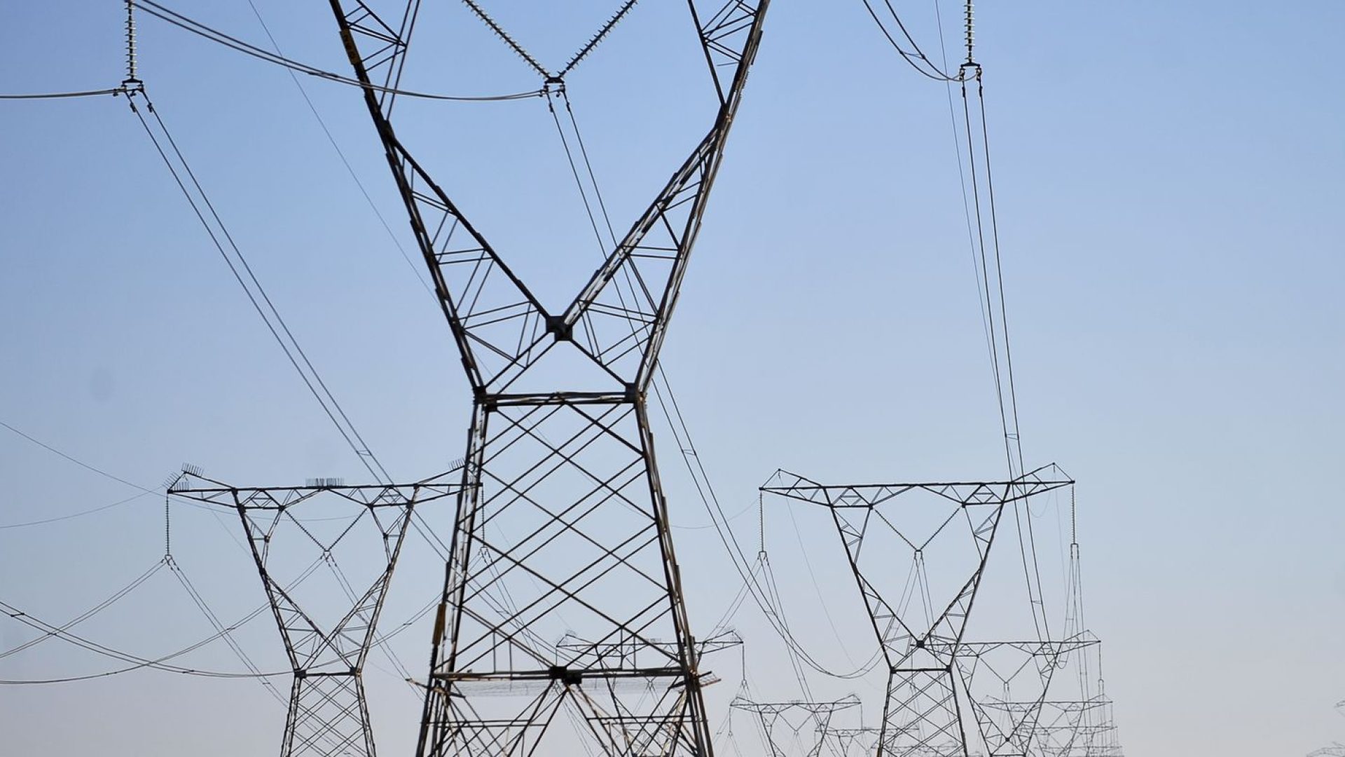 Aneel leiloa cinco lotes de linhas de transmissão de energia