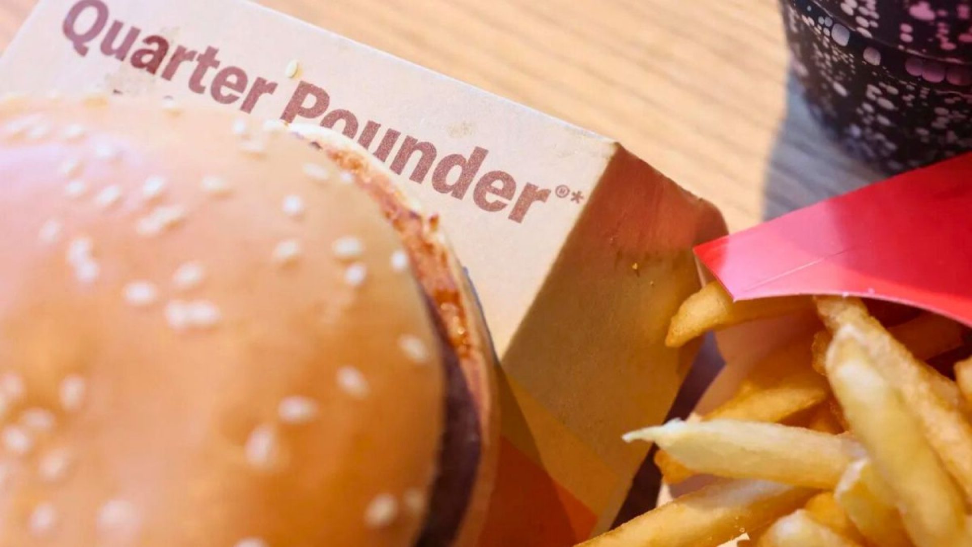 McDonald's volta a vender seus lanches após laudo negativo de E. Coli na carne bovina