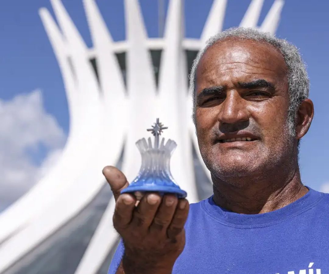 Artesãos dão vida a Brasília com miniaturas de monumentos