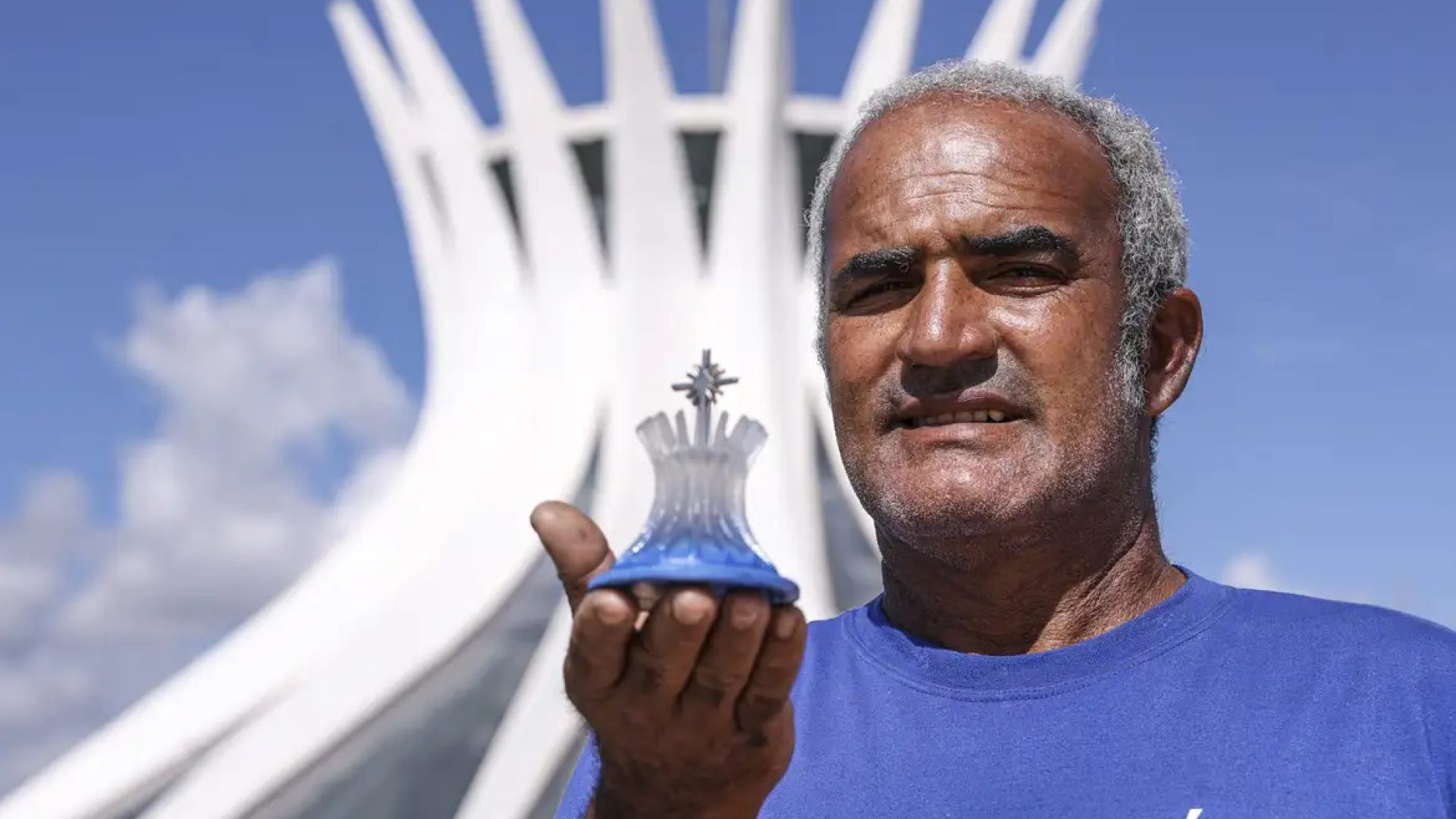 Artesãos dão vida a Brasília com miniaturas de monumentos